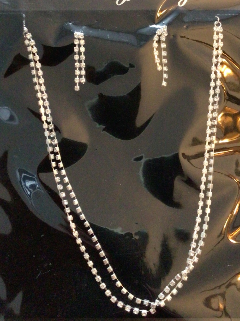 Women’s new in package necklace and pierced earring set